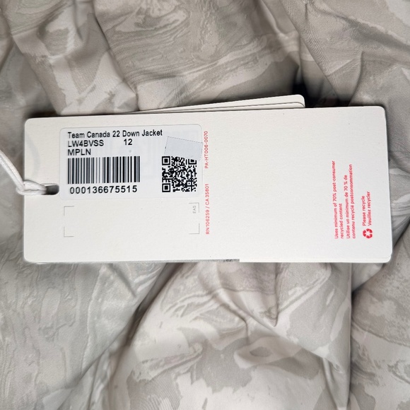 NWT Lululemon Grey Team Canada Jacket - Picture 15 of 16